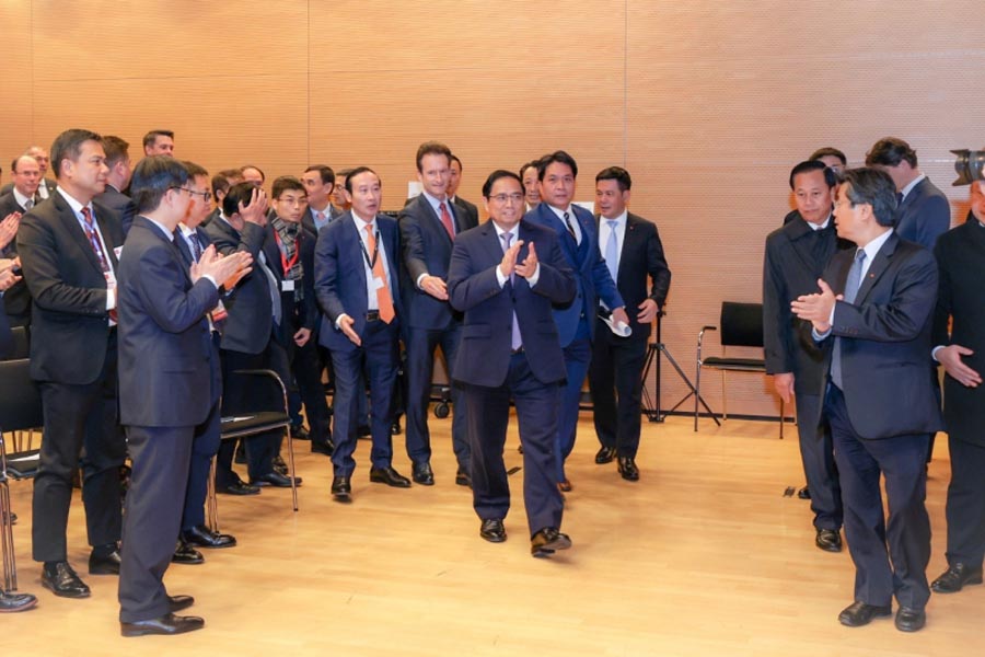 Thủ tướng Phạm Minh Chính và Đoàn đại biểu cấp cao của Chính phủ Việt Nam thăm, làm việc với Phòng Thương mại Luxembourg.