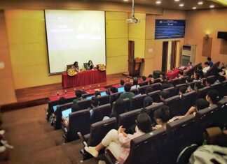 Tọa đàm thời sự văn học: “Trải nghiệm và biểu hiện trong tác phẩm của một nhà văn”.