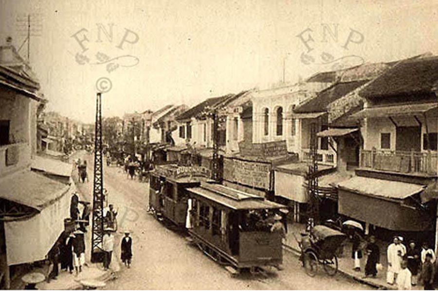Trường Đông Kinh Nghĩa Thục tại số 4 Hàng Đào (ngôi nhà đầu tiên bên phải). 