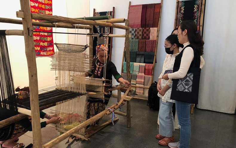 người dân tộc Thái Thanh rất coi trọng kỹ năng dệt vải, thêu thùa