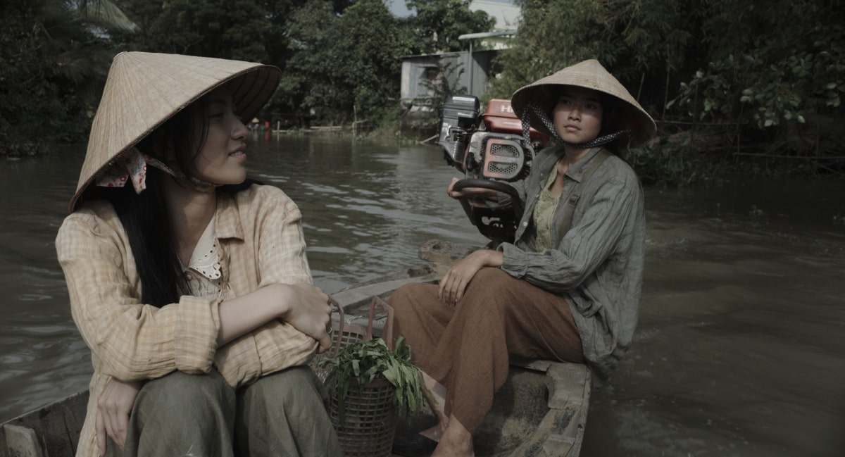 Không chỉ đóng vai trò tác giả nguyên tác, với “Tro tàn rực rỡ”, nhà văn Nguyễn Ngọc Tư còn đích thân tham gia khâu viết lời thoại cho phim, sao cho ra đúng “kiểu miền Tây”. Không chỉ đóng vai trò tác giả nguyên tác, với “Tro tàn rực rỡ”, nhà văn Nguyễn Ngọc Tư còn đích thân tham gia khâu viết lời thoại cho phim, sao cho ra đúng “kiểu miền Tây”.