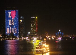 Những người vận hành 2 cây cầu đặc biệt ở Đà Nẵng – Tác giả: Ngô Quang Những người vận hành 2 cây cầu đặc biệt ở Đà Nẵng - Tác giả: Ngô Quang