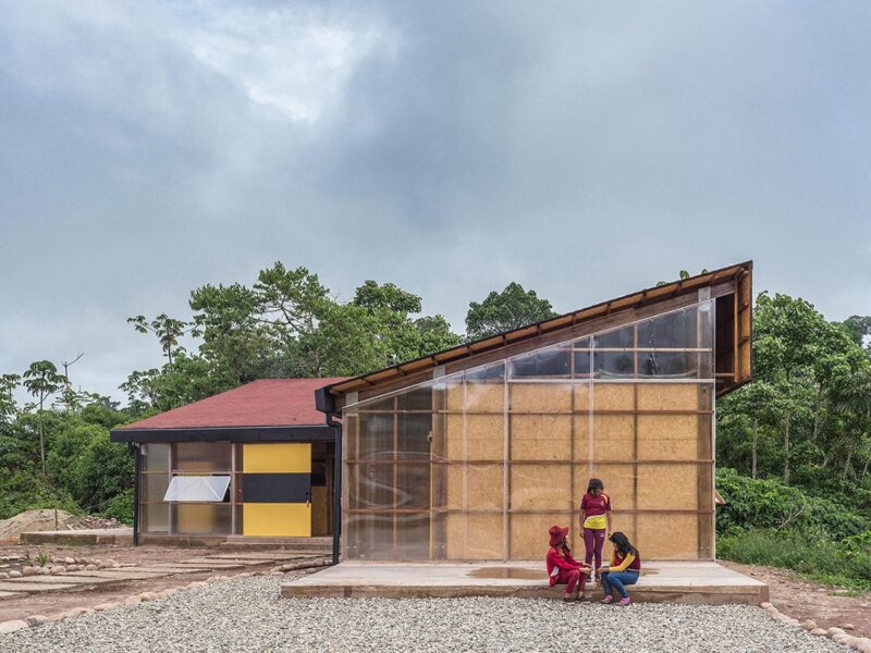 hu nội trú cho học sinh tại Santa Elena