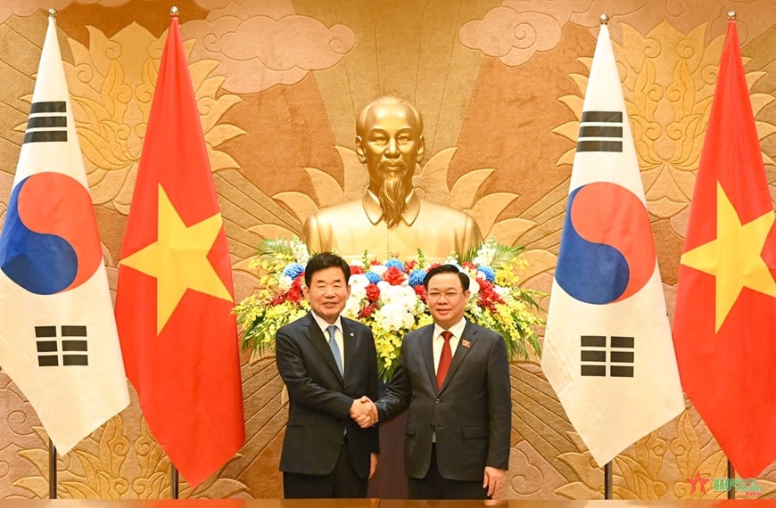 Chủ tịch Quốc hội Vương Đình Huệ và Chủ tịch Quốc hội Hàn Quốc Kim Jin Pyo. Ảnh: DUY LINH