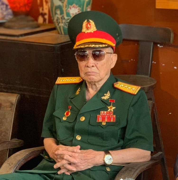 Anh hùng lực lượng vũ trang nhân dân Nguyễn Văn Tàu, biệt danh Tư Cang, năm nay đã bước qua tuổi 95