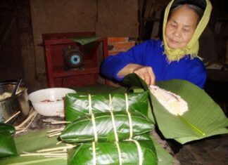 Bánh chưng dài mang đặc trưng hương vị ngày tết của người dân tộc Tày ở vùng cao Bắc Kạn