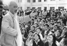 Chủ tịch Hồ Chí Minh nói chuyện với học sinh Trường Nghệ thuật sân khấu Trung ương ở khu vực Văn công Mai Dịch, Hà Nội (ngày 25-11-1961).