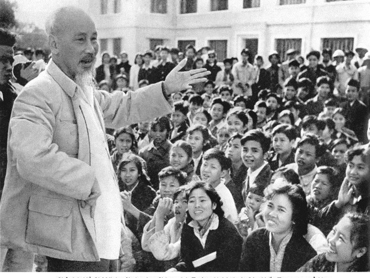 Chu tich Ho Chi Minh min - 80 năm đọc lại đề cương văn hóa - Tác giả: GS. Phong Lê