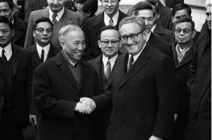 Cố vấn đặc biệt Lê Đức Thọ (bên trái) và Henry Kissinger - cố vấn đặc biệt của Tổng thống Mỹ tại Paris 