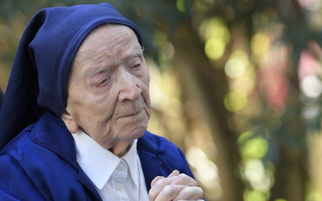 Cu ba Lucile Randon min - Bí quyết sống thọ 118 tuổi của cụ bà người Pháp: Không bao giờ ngồi ăn một mình
