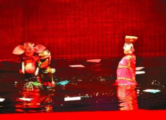 Hình ảnh trong vở diễn múa rối “Cuộc chu du của chú Cuội và chị Hằng” của Nhà hát Múa rối Thăng Long.
