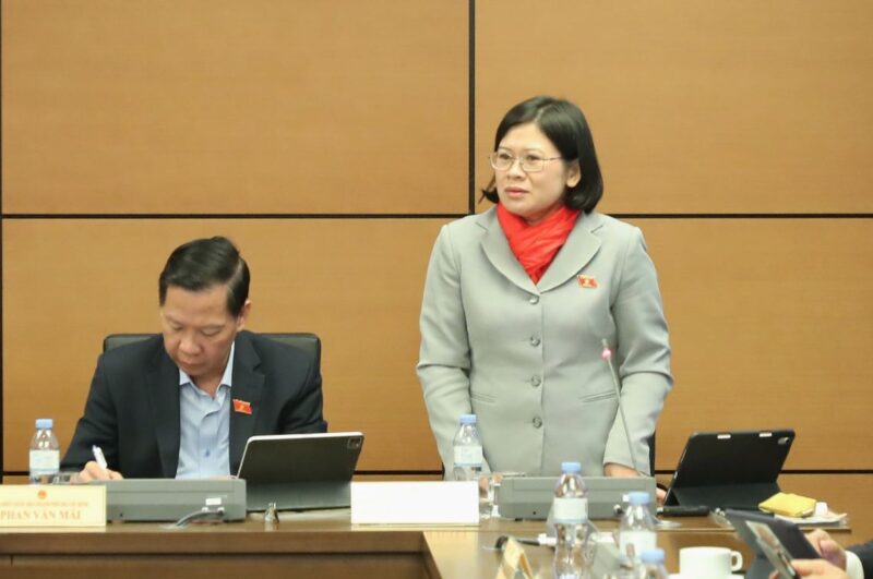 Đại biểu Quốc hội Văn Thị Bạch Tuyết nêu ý kiến thảo luận