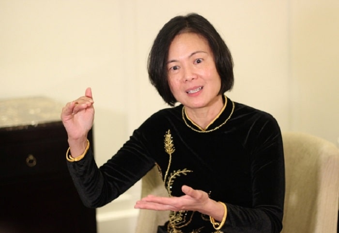 GS Quyên còn đưa ra lời khuyên về vấn đề phải làm sao để giữ chân nhân tài, để khuyến khích các nhà khoa học trẻ GS Quyên còn đưa ra lời khuyên về vấn đề phải làm sao để giữ chân nhân tài, để khuyến khích các nhà khoa học trẻ