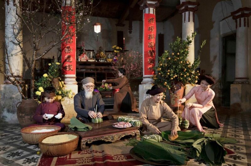 Tết xưa được ghi chép trong các cuốn sách ra sao