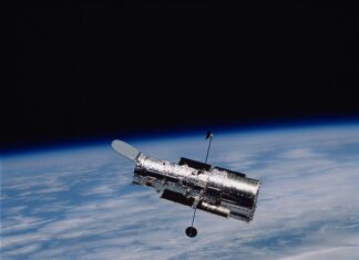 NASA kêu gọi đóng góp ý tưởng giúp kính Hubble tránh cảnh bị bốc cháy trong khí quyển
