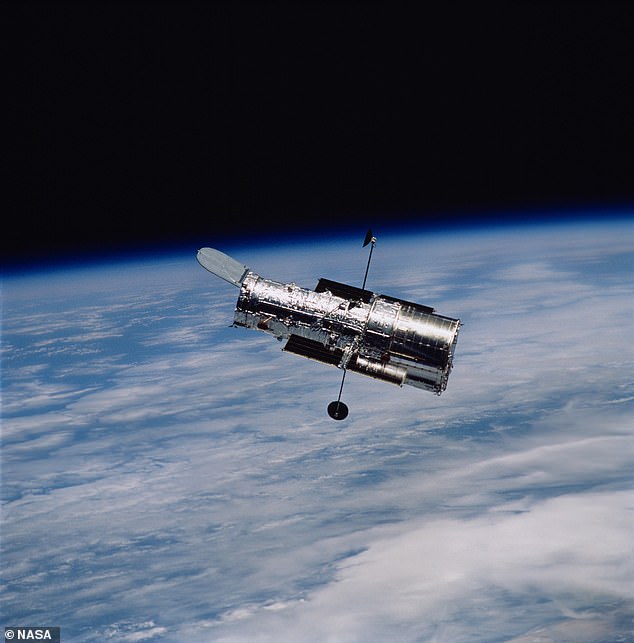 NASA kêu gọi đóng góp ý tưởng giúp kính Hubble tránh cảnh bị bốc cháy trong khí quyển