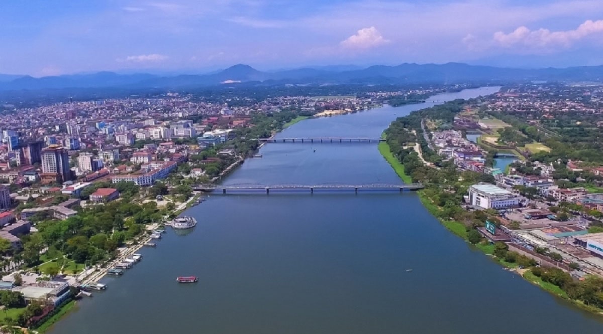 Khong gian phat trien do thi Hue doc song Huong min - Thừa Thiên Huế bảo tồn và phát huy giá trị đô thị di sản quốc gia