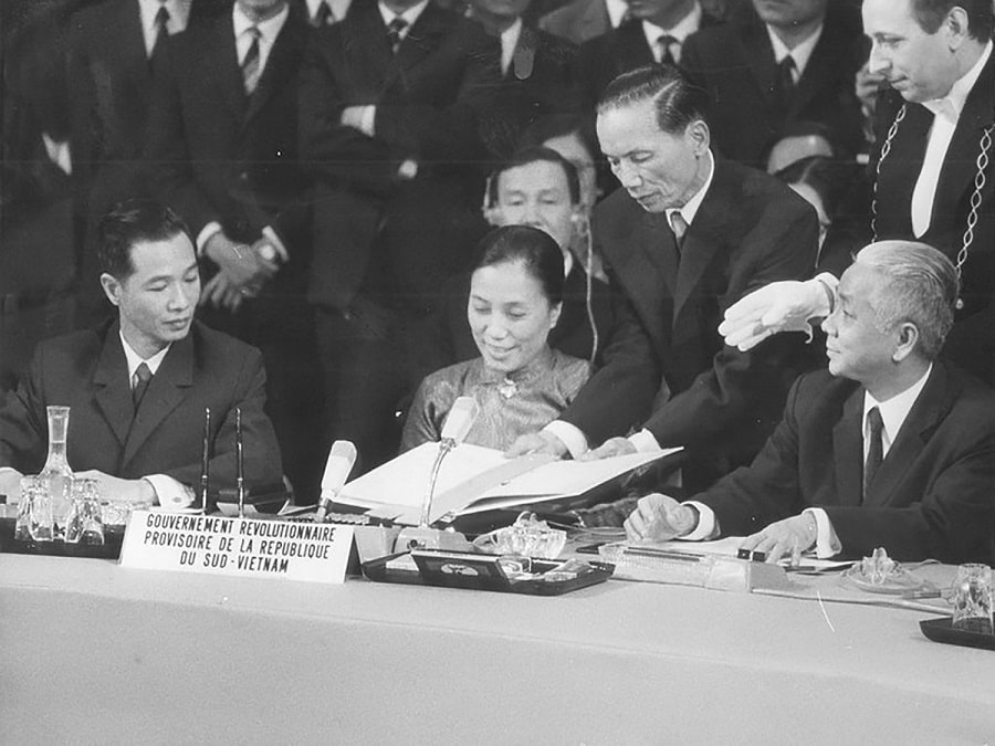 Ky ket Hiep dinh Hoa binh min - Hiệp định Paris - Tất yếu lịch sử của cuộc chiến tranh vệ quốc chính nghĩa