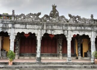 Ngôi đền đá độc nhất vô nhị ở Việt Nam