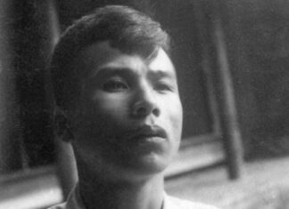 Nhà văn Nguyên Hồng thời trẻ.