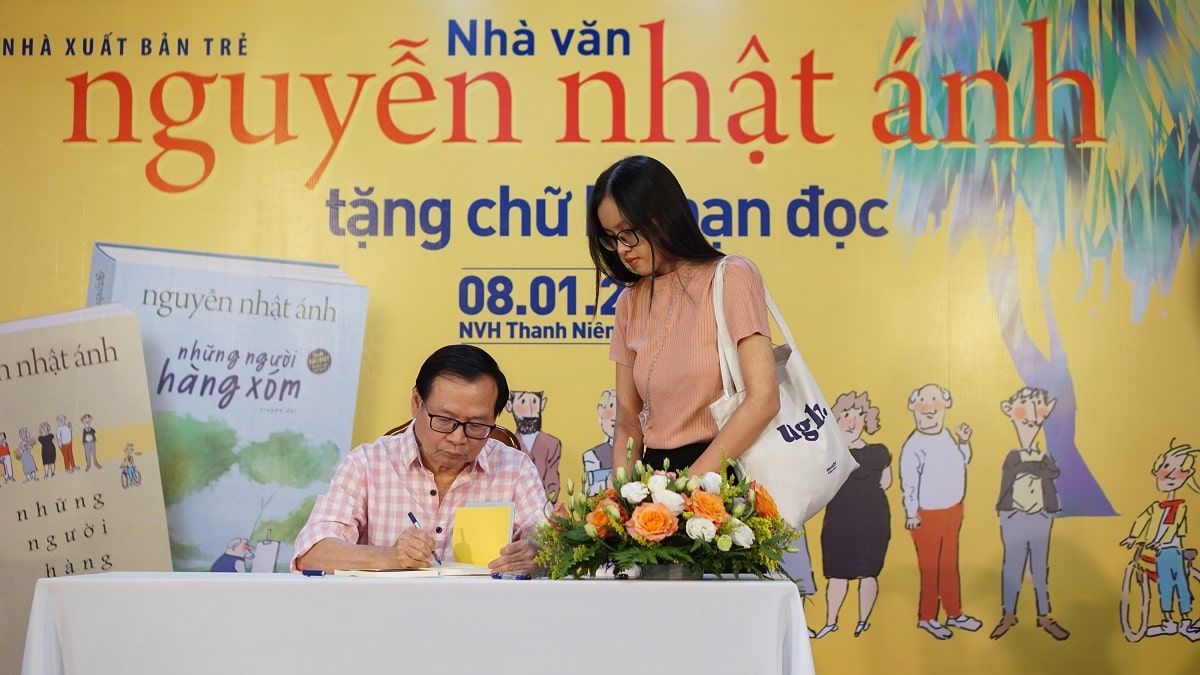 Nha van Nguyen Nhat Anh ky tang ban doc min - Nguyễn Nhật Ánh: Độc giả giúp tôi kéo dài tuổi thọ sáng tác của một nhà văn
