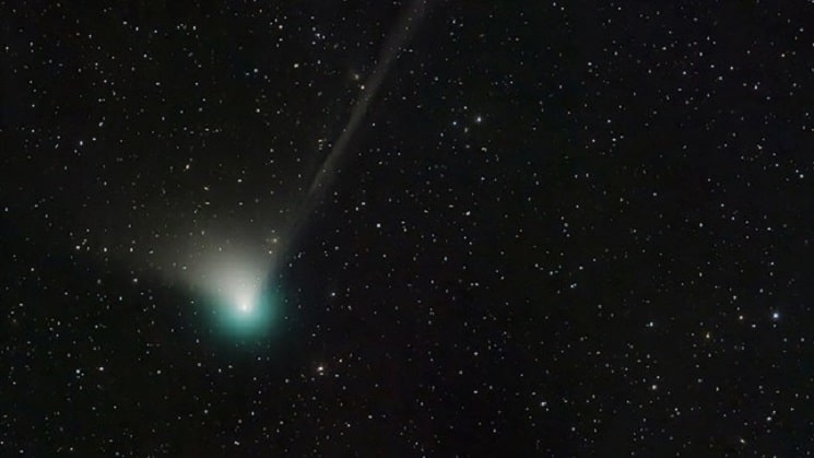 Comet emits a green halo after 50,000 years