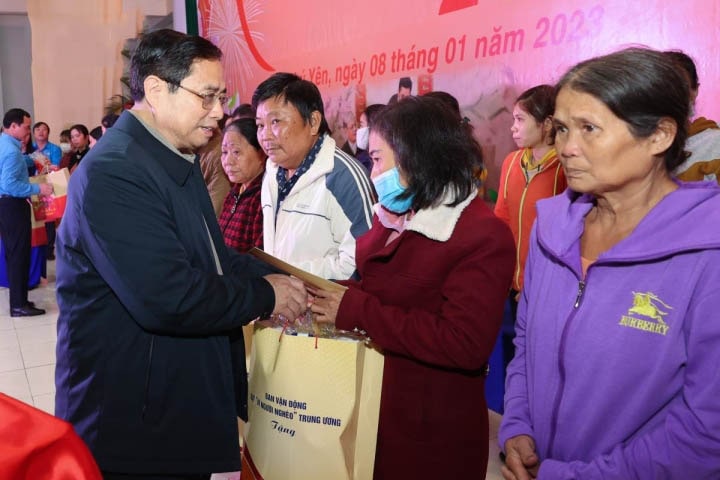 Thu tuong Pham Minh Chinh tang qua min - Thủ tướng: Triển khai quyết liệt đề án xây dựng 1 triệu căn hộ nhà ở xã hội