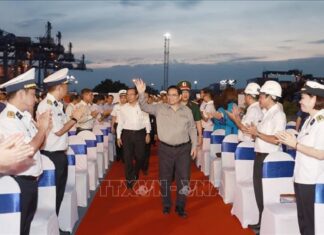 Thủ tướng dự lễ phát lệnh ra quân sản xuất đầu năm tại cảng Tân Cảng - Cát Lái