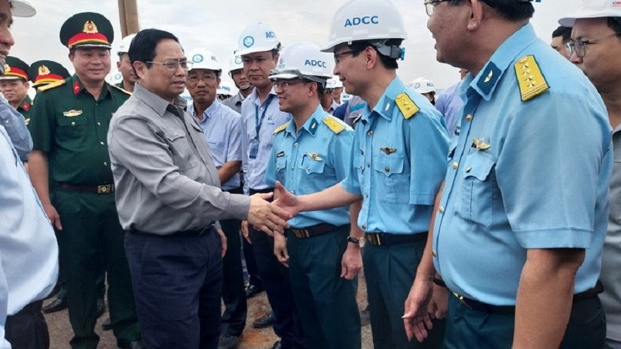 Thu tuong dong vien tham hoi can bo min - Thủ tướng: Cảng Hàng không quốc tế Long Thành phải có hiệu quả đo đếm được