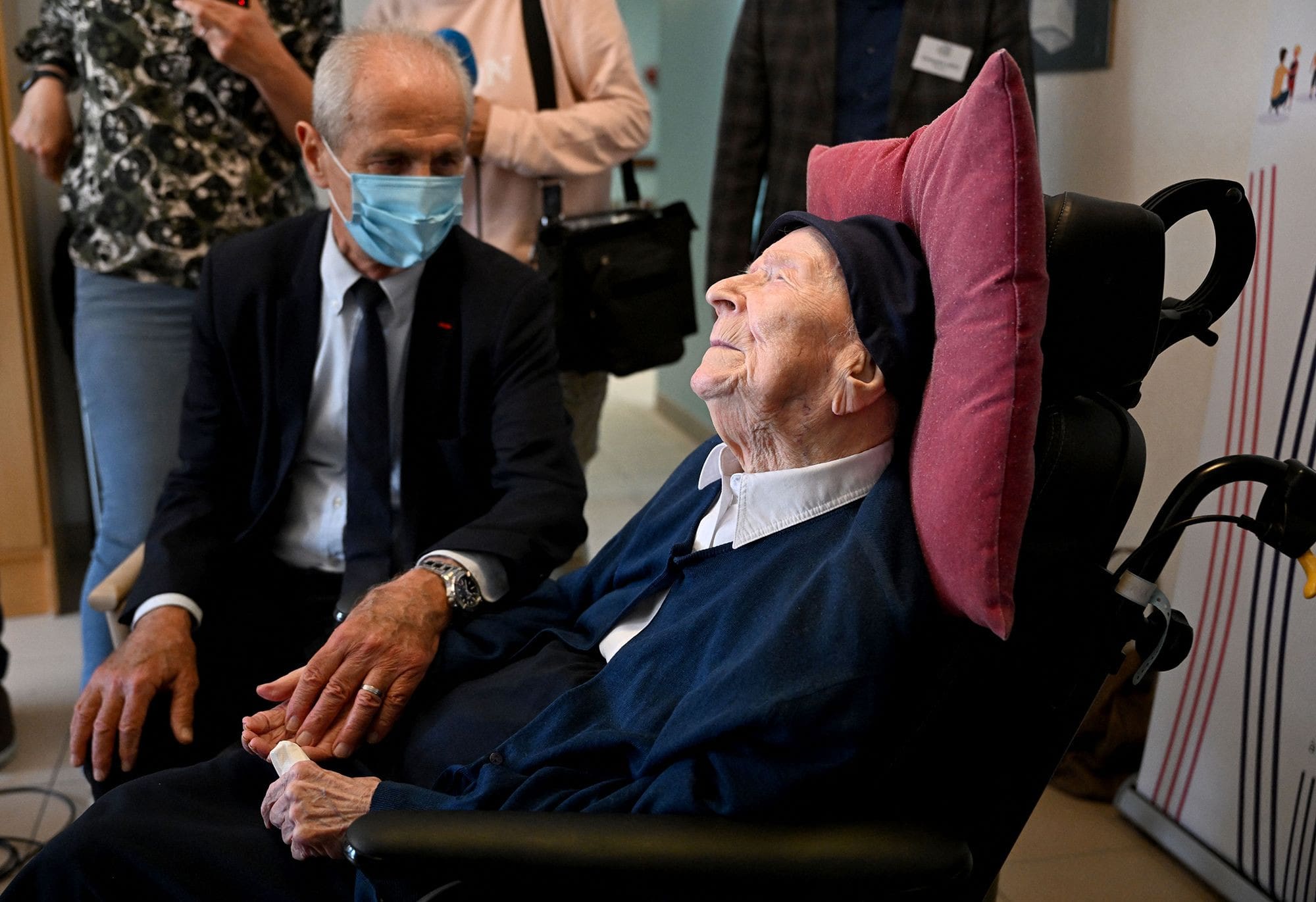 Tu thoi tre min - Bí quyết sống thọ 118 tuổi của cụ bà người Pháp: Không bao giờ ngồi ăn một mình