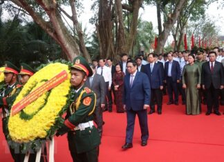 Thủ tướng dâng hương tưởng niệm đồng chí Huỳnh Tấn Phát