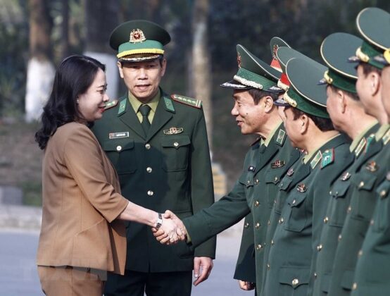 1 min 56 554x420 - Quyền Chủ tịch nước Võ Thị Ánh Xuân thăm Học viện Biên phòng
