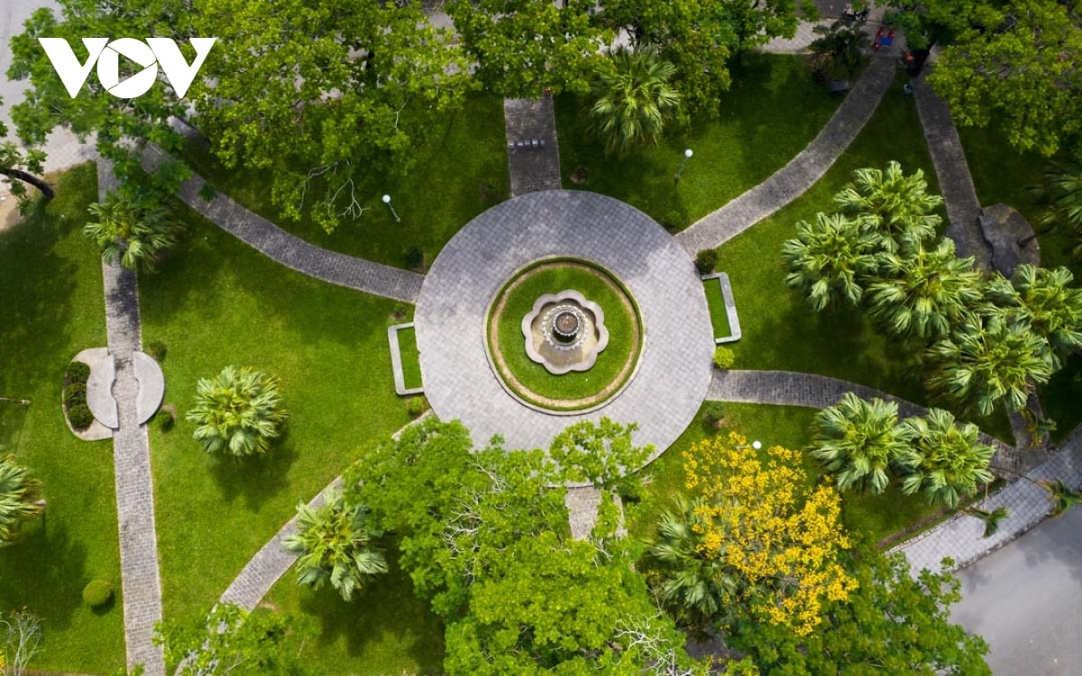Ông Phan Thiên Định - Bí thư Thành ủy TP.Huế cho biết Huế tương lai sẽ là một thành phố hài hòa với môi trường, có cảnh quan thiên nhiên đồng bộ với quần thể di sản Cố đô. Ông Phan Thiên Định - Bí thư Thành ủy TP.Huế cho biết Huế tương lai sẽ là một thành phố hài hòa với môi trường, có cảnh quan thiên nhiên đồng bộ với quần thể di sản Cố đô.