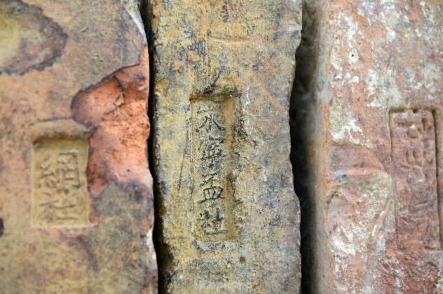 12 min 3 632x420 - Cận cảnh chữ Hán - Nôm in khắc trên gạch ở Thành nhà Hồ