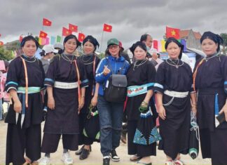 Chợ tình ở Tây Nguyên: Gặp nhau đây lòng anh muốn ngỏ… Chợ tình ở Tây Nguyên: Gặp nhau đây lòng anh muốn ngỏ…