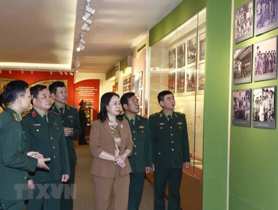 4 min 50 555x420 - Quyền Chủ tịch nước Võ Thị Ánh Xuân thăm Học viện Biên phòng