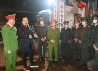 Lễ khai ấn Đền Trần diễn ra trang nghiêm, an toàn Đại tá Bùi Quyết Toán, Phó Giám đốc Công an tỉnh kiểm tra công tác đảm bảo ANTT tại Đền Trần trước giờ Khai ấn