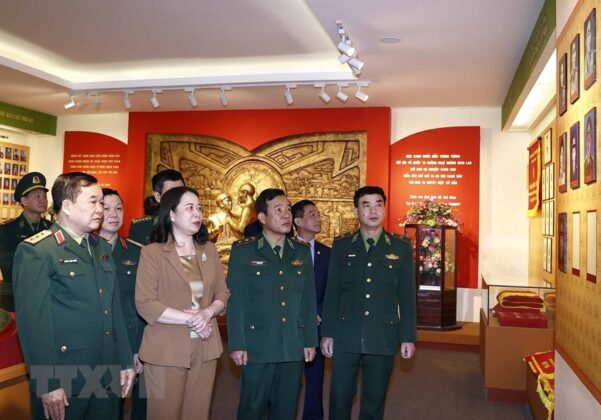 5 min 42 601x420 - Quyền Chủ tịch nước Võ Thị Ánh Xuân thăm Học viện Biên phòng
