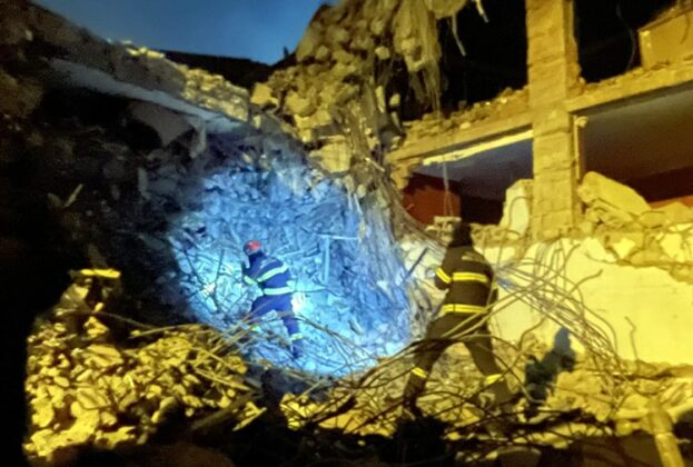 6 min 11 623x420 - Hình ảnh cảnh sát cứu hộ Việt Nam triển khai tìm kiếm 15 nạn nhân dưới đống đổ nát tại Thổ Nhĩ Kỳ