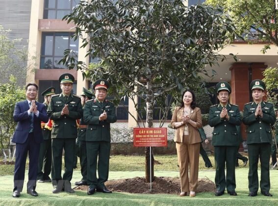 7 min 27 567x420 - Quyền Chủ tịch nước Võ Thị Ánh Xuân thăm Học viện Biên phòng