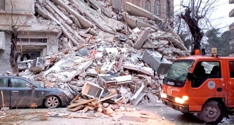 8 min 1 787x420 - Chùm ảnh trận động đất kinh hoàng khiến hơn 1.500 người chết ở Thổ Nhĩ Kỳ, Syria