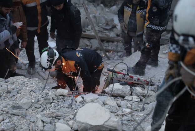 9 min 1 623x420 - Chùm ảnh trận động đất kinh hoàng khiến hơn 1.500 người chết ở Thổ Nhĩ Kỳ, Syria
