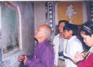 Còn đây GS Trần Quốc Vượng - Tác giả: Phùng Văn Khai