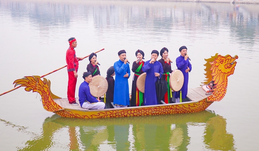 Hat Dan ca Quan ho Bac Ninh tren thuyen min - Festival "Về miền Quan họ - 2023": Bảo tồn, lan toả tinh hoa văn hoá Việt