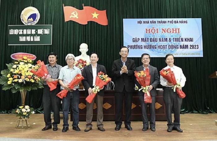Hoi Nha van Da Nang min - Như tiếng sóng đại dương - Tác giả: Nguyễn Quang Thiều