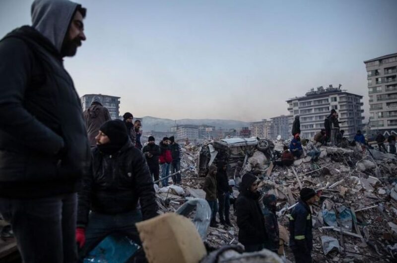 Hon 21000 nguoi chet min 800x531 - Cập nhật động đất Thổ Nhĩ Kỳ-Syria: Hơn 21.000 người chết, Thổ Nhĩ Kỳ đóng cửa trường học trên toàn quốc