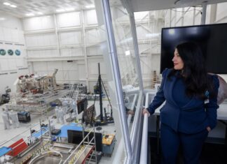 NASA sắp gửi một bài thơ vào vũ trụ, sẽ bay 1,8 tỷ dặm suốt 6 năm để tới nơi định cư tiềm năng của con người trong tương lai NASA sắp gửi một bài thơ vào vũ trụ, sẽ bay 1,8 tỷ dặm suốt 6 năm để tới nơi định cư tiềm năng của con người trong tương lai