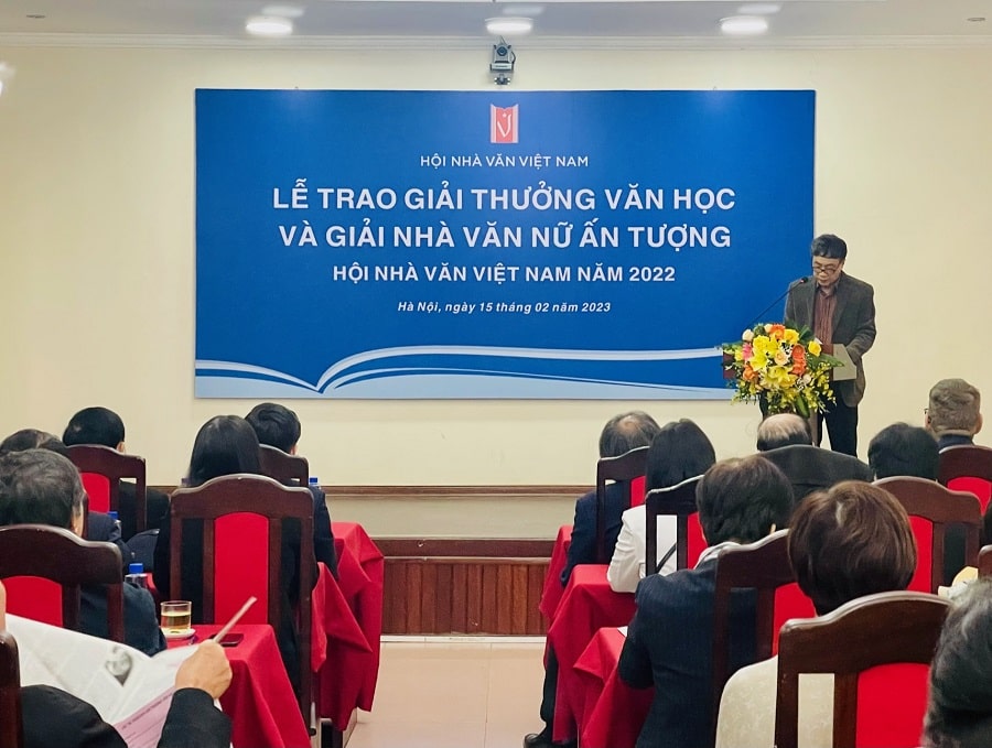 Phó Chủ tịch Hội Nhà văn Việt Nam Nguyễn Bình Phương đánh giá tổng kết giải thưởng.
