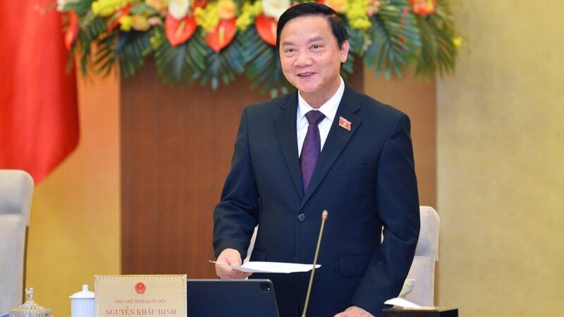 Phó Chủ tịch Quốc hội Nguyễn Khắc Định phát biểu tại phiên họp. 