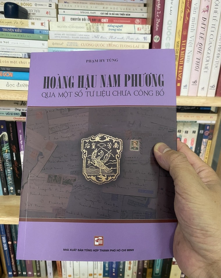 Sach Hoang hau Nam Phuong min - Có gì trong 74 thư viết tay của Nam Phương gửi vua Bảo Đại mới công bố